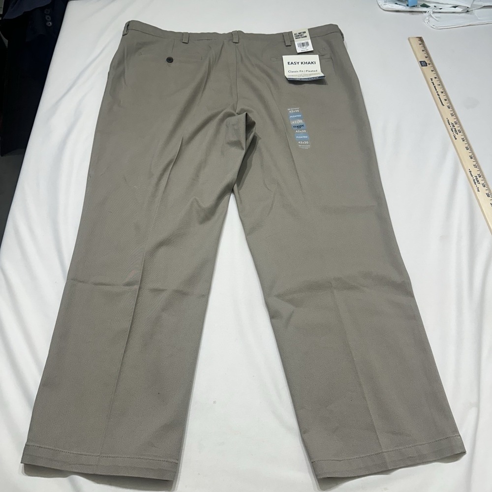 Dockers Easy Khaki Classic Fit Pleated Pants 42x30 NWT Stretch Comfort Tan NWT‎ - Picture 4 of 8